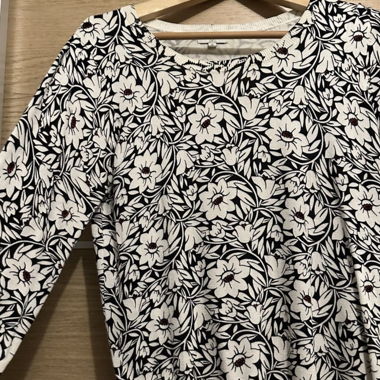 Langärmliges Sweatshirt mit Blumenmuster