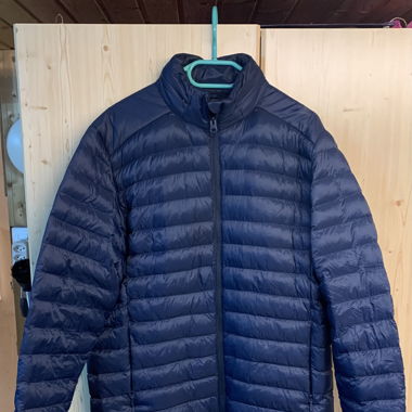 ZU VERKAUFEN LEICHTE DAUNENJACKE 