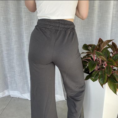 Pantalon de survêtement gris coupe large avec logo