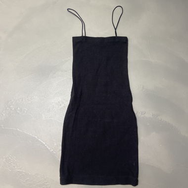 Schwarzes Kleid