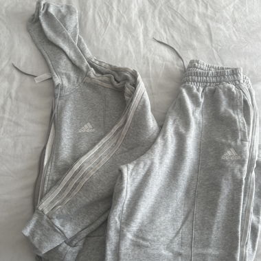 Tuta Adidas grigia