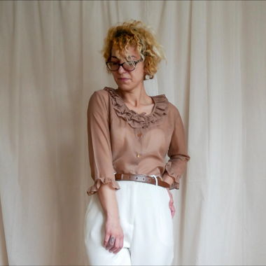 Seltene Bluse aus den 50ern – romantische Rüschen, transparentes Hellbeige
