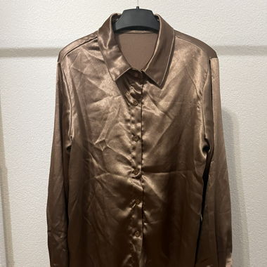 Chemise satiné couleur bronze