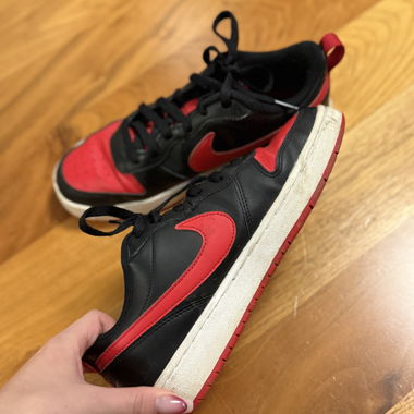 Nike Sneaker schwarz rot