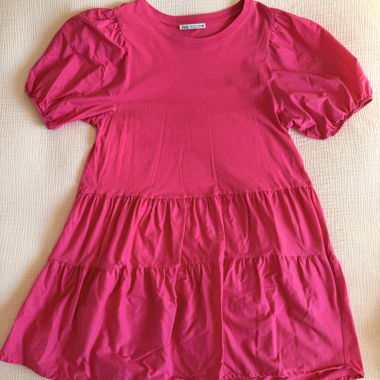 Robe courte rose à manches bouffantes