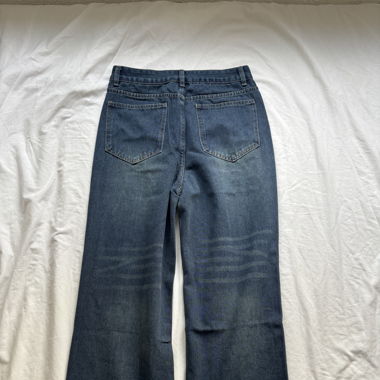 Jeans mit Gedichtdruck