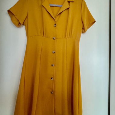 Gelbes Kleid