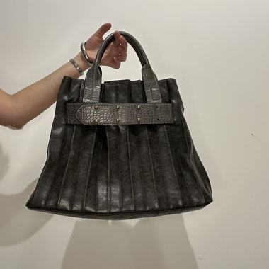 Sac à main en cuir noir