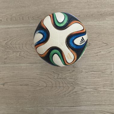 Balle de football Adidas Brazuca