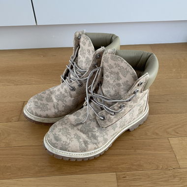 Timberland Boots Size 38 Floral Pattern