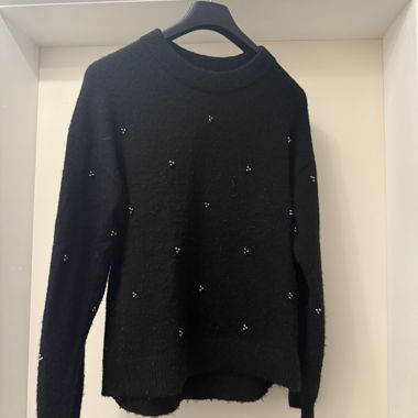 Knitted jumper with pearls