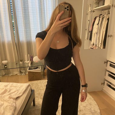 HOLLISTER FLATTERING TOP
