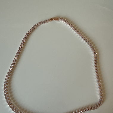 Collana rosa dorata scintillante
