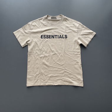 Essential Tee mit gratis Pull & Bear tee dazu