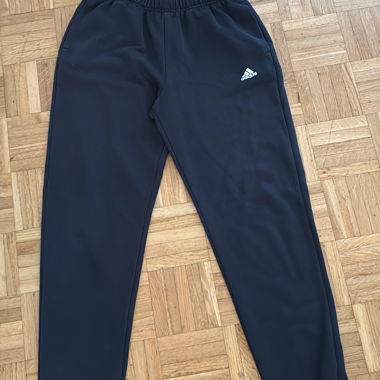 Training adidas noir 