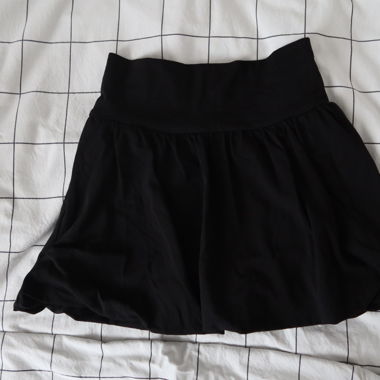 H&M Black Balloon Skirt