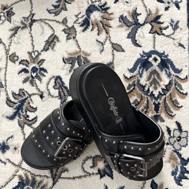 cool black/silver sandals from buffalo