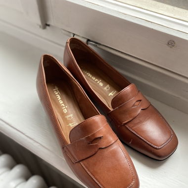 Brauner Lederschuh mit wenig Absatz, Grösse 39