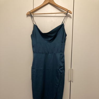 Robe midi avec fente sur le côté 
