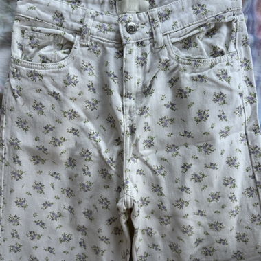 Wide open jeans 