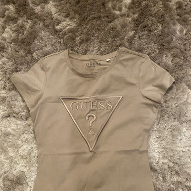 Guess t-shirt 