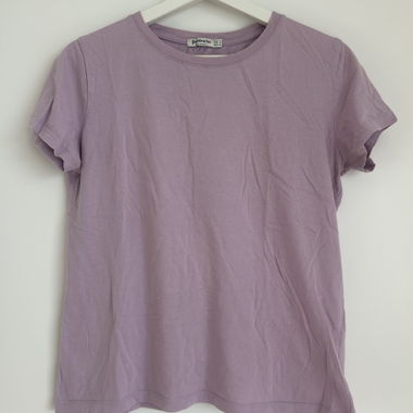 T-shirt lilla di Stradivarius