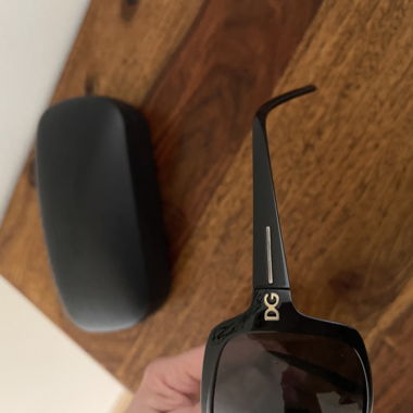 Lunettes de soleil Dolce & Gabbana noires avec étui