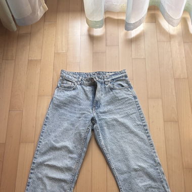 Baggy-Jeans mit Perlen