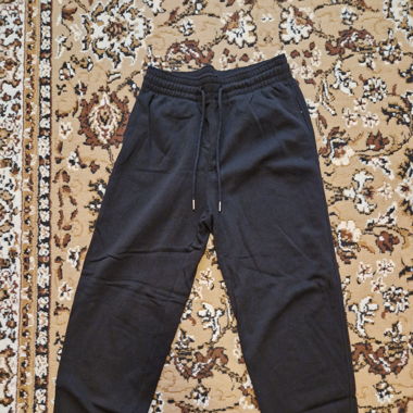 Schwarze Jogginghose