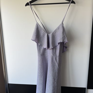 Lila Glitzerkleid