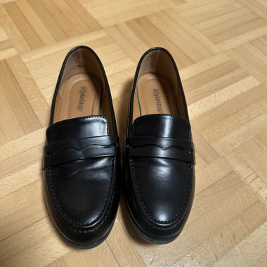 Schwarze Loafer