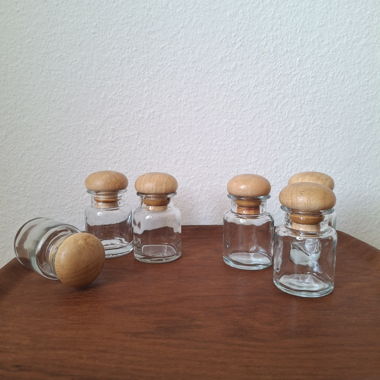 Vorratsglas-Set aus Glas und Holz (Vintage)