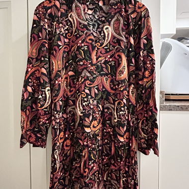 Stradivarius Kleid mit Paisley-Muster, Gr. M