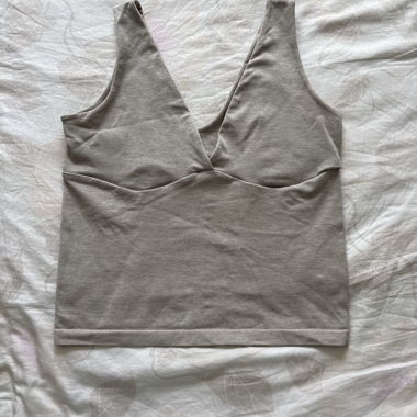 Grey cropped tank top