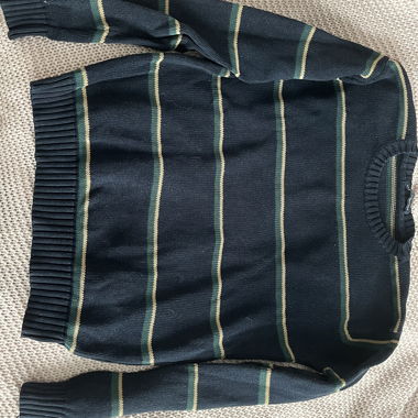 Maglione blu scuro a righe