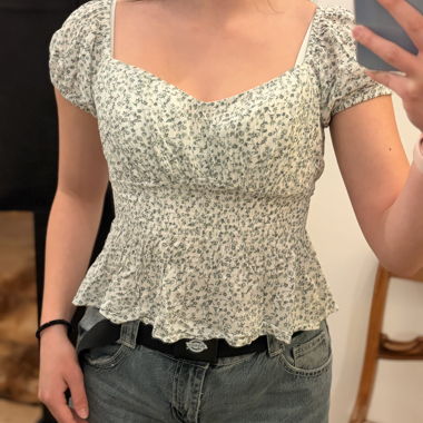 Blumiges Carmen-Top