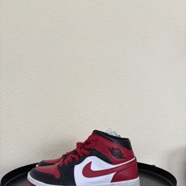 Mid Air Jordan 1 Sneaker