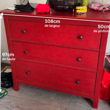 Rote Kommode mit 3 Schubladen