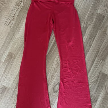 Pantalon rouge à revers
