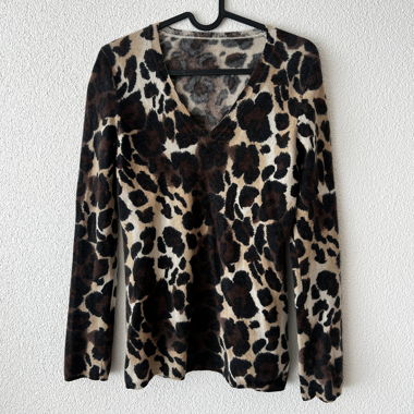Maglione vintage con stampa leopardata e scollo a V