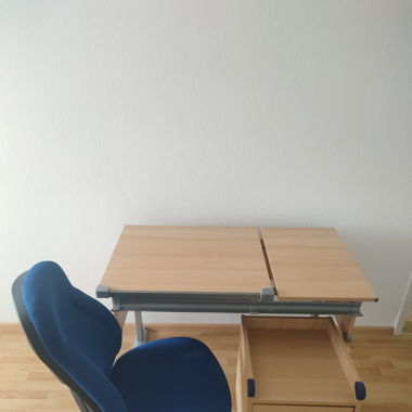 Pult mit Bürostuhl