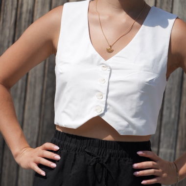 Weisses Crop Top mit Knopfleiste