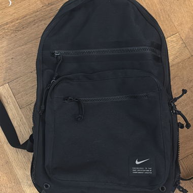 Sac à dos Nike noir à bretelles rembourrées
