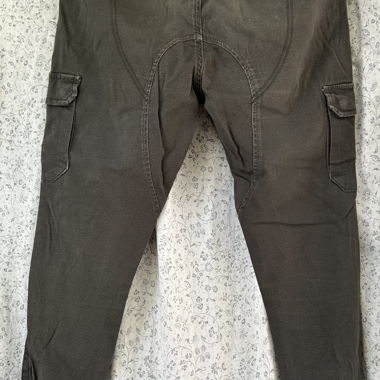 Pantaloni cargo color kaki scuro
