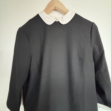 Robe noire col blanc Sézane 