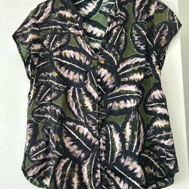 Short-Sleeve Blouse with Leaf Pattern