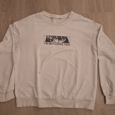Beiger Anime-Sweater