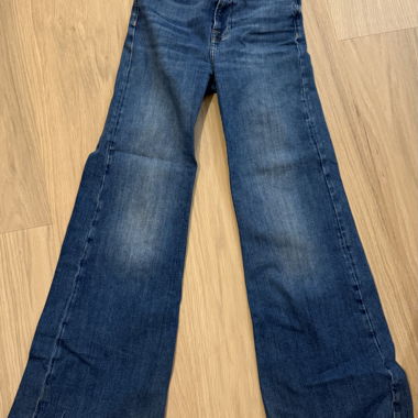 Jeans bleus taille haute évasés