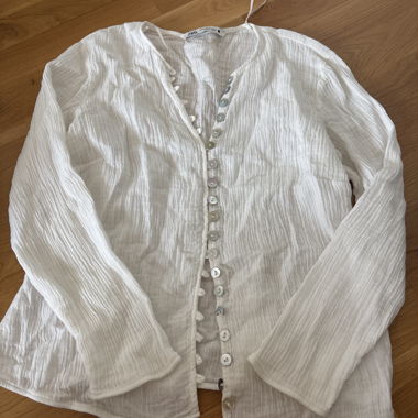 Weisse Musselin-Bluse