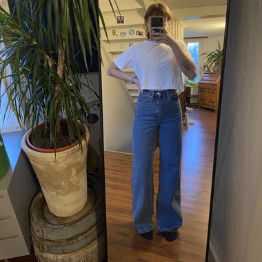 High waist relaxed fit jeans
